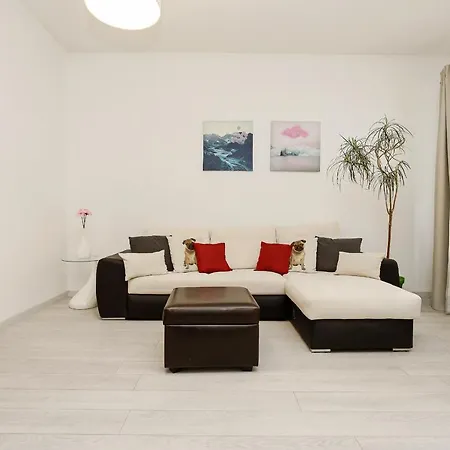 Arida Apartment